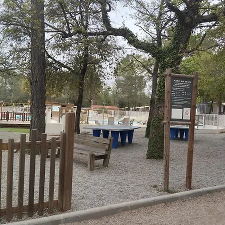 Κάμπινγκ Domaine De La Sainte Baume *